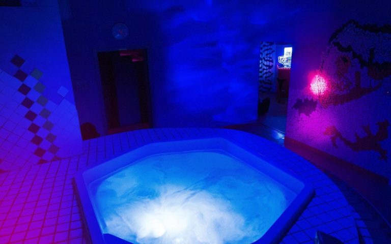 DSC 5181 slide1 1280x800 1 768x480