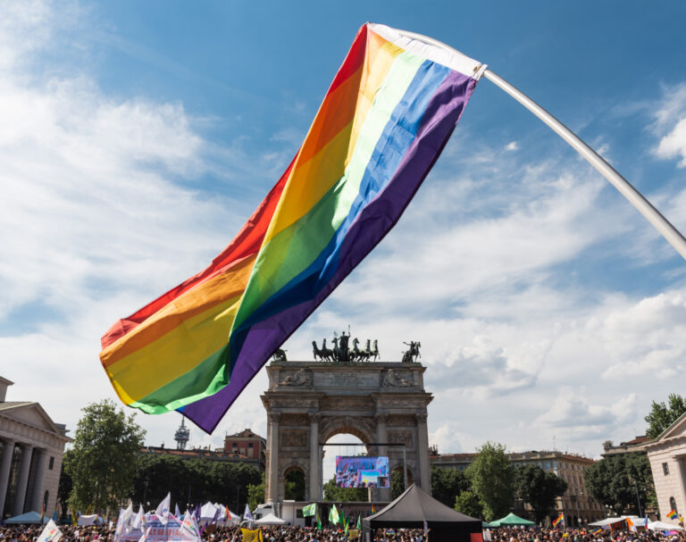 milano pride corteo 768x607